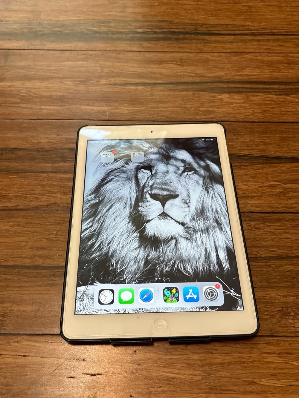 Apple iPad Air 16GB Works LOCKED Account  MD785LL/B White Silver With Case READ